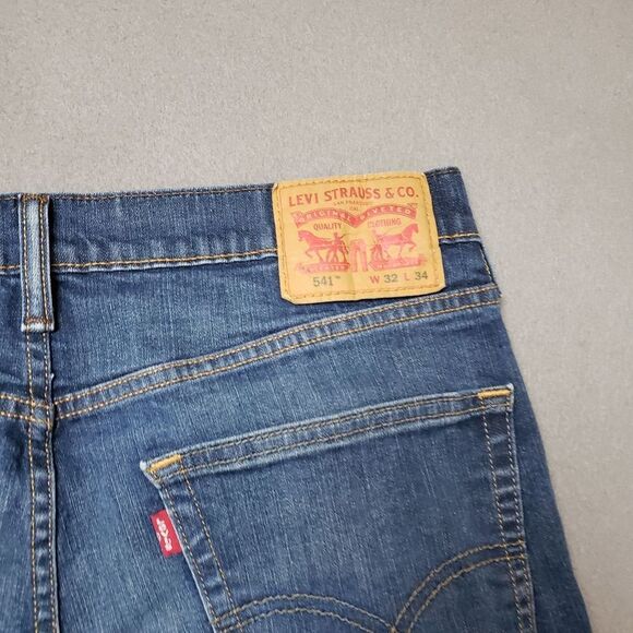 Men's 541 Levi’s for athletic builds, Tapered fit, comfortable. Size 32W - Picture 3 of 14